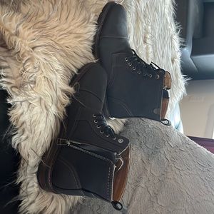 Mens Dockers Boots size 10.5 NWOT black with brown stitching